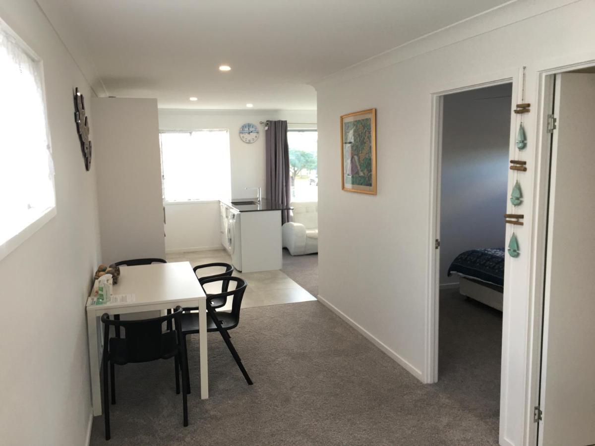 2Bd Family Or Couple Guesthouse Upstairs Near Turf Club, Hota In Bundall Gold Coast Bagian luar foto